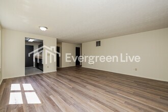 8755 Mardi Gras Dr in Huber Heights, OH - Building Photo - Building Photo