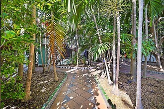 8142 Byron Ave in Miami Beach, FL - Building Photo - Building Photo