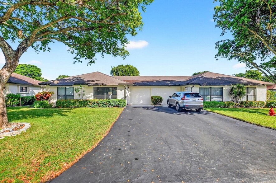 4866 Dovewood Cir, Unit A in Boynton Beach, FL - Building Photo