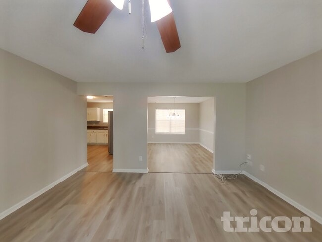 4250 Donna Way in Stonecrest, GA - Foto de edificio - Building Photo