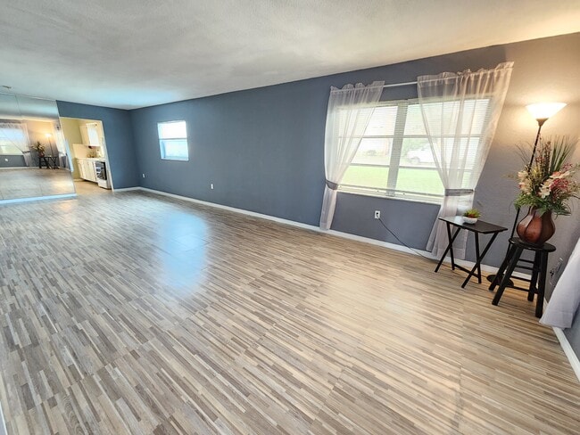 5155 9th Ave N, Unit 112 B in St. Petersburg, FL - Foto de edificio - Building Photo