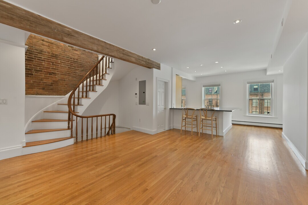 71 Rutland St, Unit 4 in Boston, MA - Building Photo