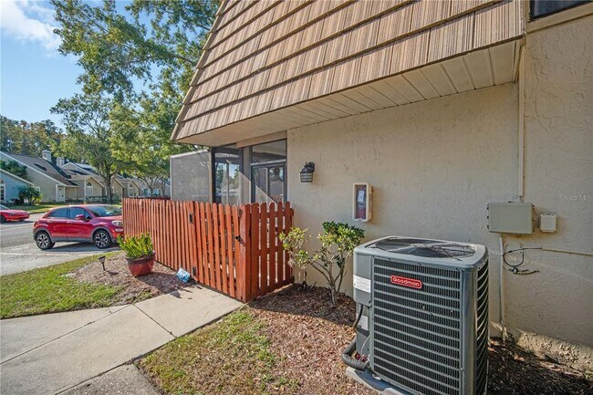 12738 Wood Trail Blvd in Tampa, FL - Building Photo - Building Photo