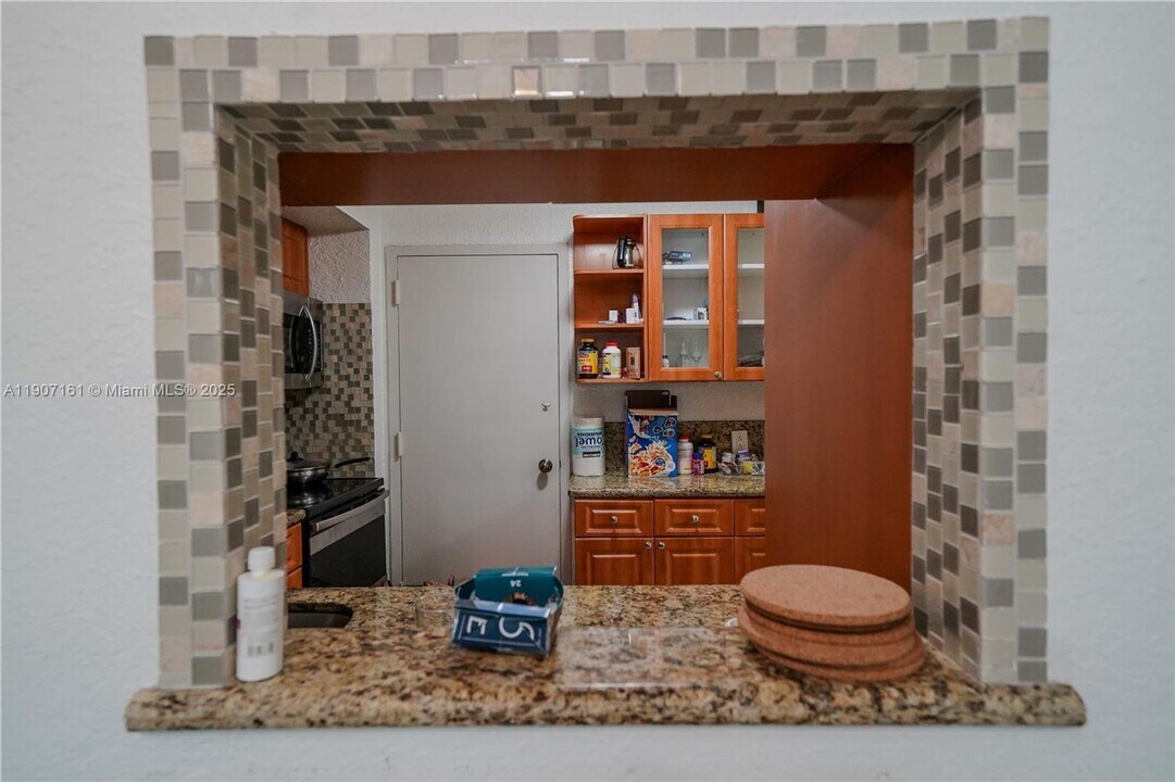 9125 SW 77th Ave in Miami, FL - Building Photo