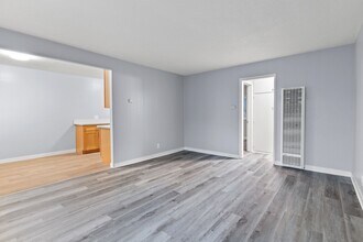 1633 Chestnut Avenue in Long Beach, CA - Building Photo - Interior Photo