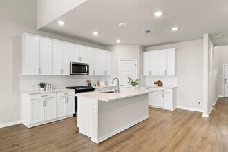 106 Stellers Swoop in Cedar Creek, TX - Building Photo - Building Photo