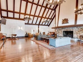 6851 Roswell Rd in Atlanta, GA - Building Photo - Building Photo