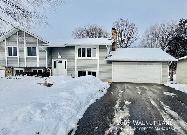 1669 Walnut Ln in Eagan, MN - Building Photo - Building Photo