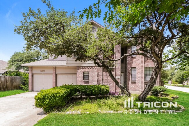 1401 Deepwoods Trail