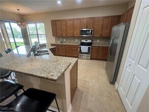 10253 Gulfstone Ct in Ft. Myers, FL - Foto de edificio - Building Photo