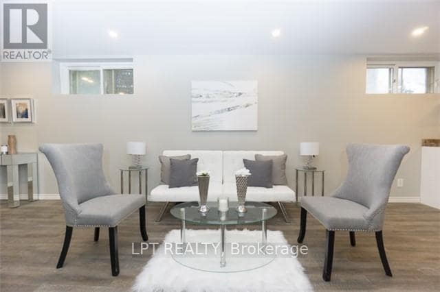 property at 358 Adelaide Ave E