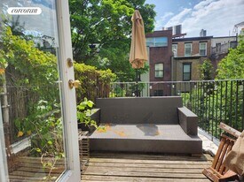 204 Lincoln Pl in Brooklyn, NY - Building Photo