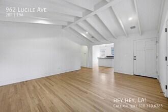962 Lucile Ave in Los Angeles, CA - Foto de edificio - Building Photo
