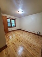 240 S Healy Ave, Unit Upper in Negaunee, MI - Building Photo - Building Photo