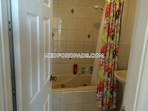 40 Windsor Rd in Medford, MA - Foto de edificio - Building Photo