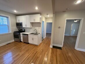 3422 W Waveland Ave in Chicago, IL - Foto de edificio - Building Photo