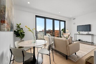 472 W Broadway in Boston, MA - Building Photo - Building Photo