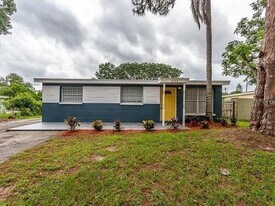 3719 Papai Dr in Sarasota, FL - Building Photo
