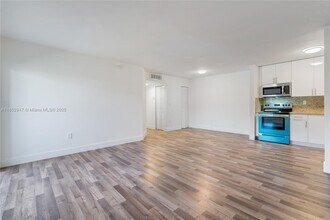 4780 NW 102nd Ave in Doral, FL - Building Photo - Building Photo