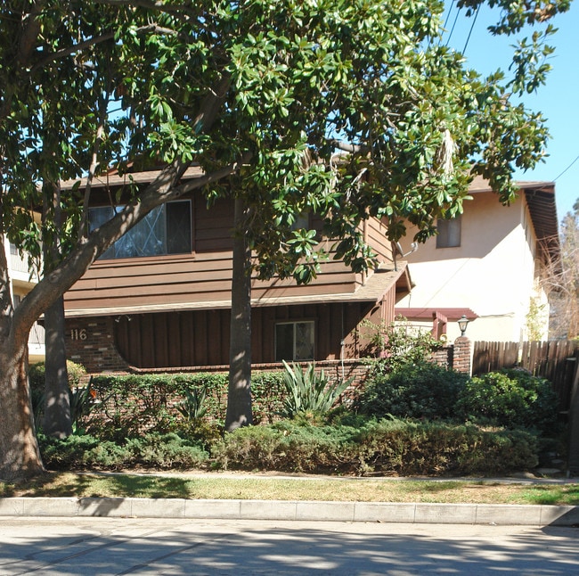 116 N Craig Ave in Pasadena, CA - Foto de edificio - Building Photo