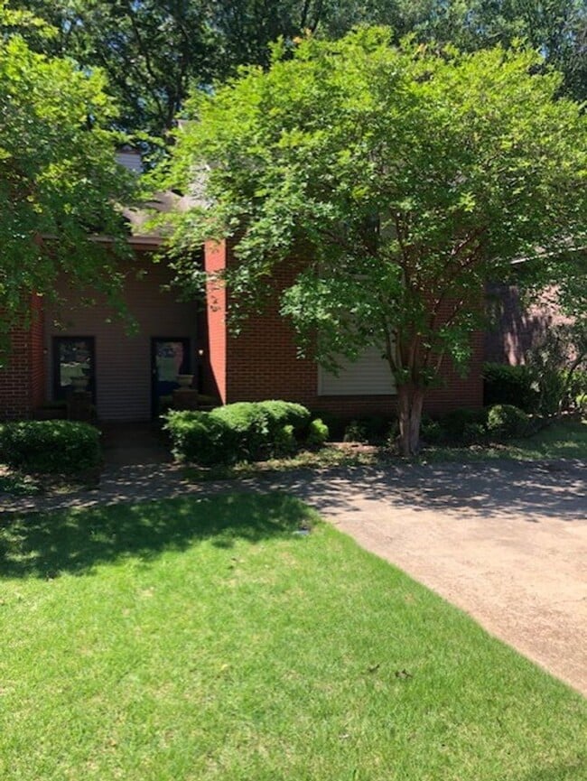 1807 Holmes St in Tupelo, MS - Building Photo - Building Photo