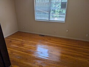 2812 E 10th St in Kansas City, MO - Building Photo - Building Photo