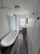 103 Carbon St, Unit 5 in Minersville, PA - Foto de edificio - Building Photo