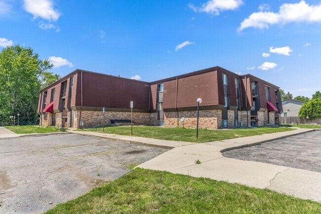 21620 Hillside Dr in Clinton Township, MI - Building Photo - Building Photo