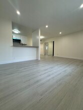 142 S Normandie Ave in Los Angeles, CA - Foto de edificio - Building Photo