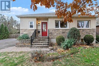 868 Duberry St in Ottawa, ON - Building Photo - Building Photo