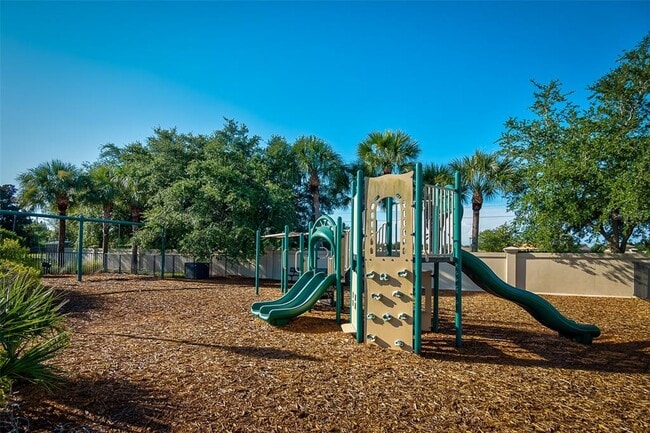24232 Riverfront Dr in Punta Gorda, FL - Foto de edificio - Building Photo