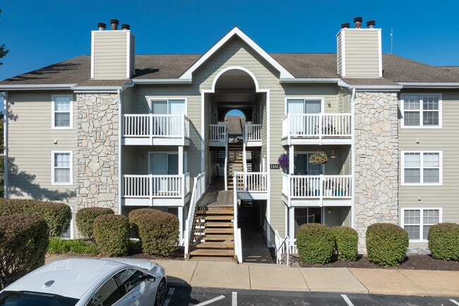 Bonhomme Village in St. Louis, MO - Foto de edificio - Building Photo