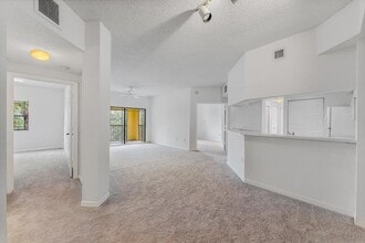 2727 Anzio Ct, Unit 301 in Palm Beach Gardens, FL - Foto de edificio - Building Photo