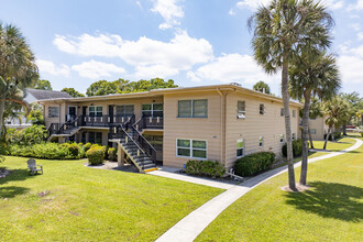 Northeast Gardens Condominiums in St. Petersburg, FL - Building Photo - Building Photo