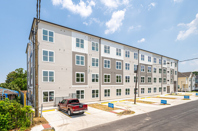 Apartments at Andover in Jefferson, LA - Building Photo - Building Photo