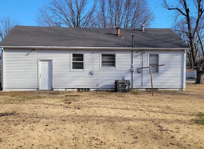 1716 Loretta Ave in Sauget, IL - Foto de edificio - Building Photo