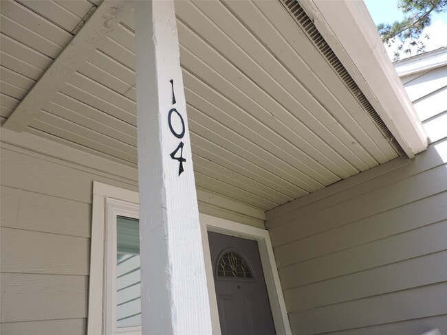 property at 17401 Red Oak Dr