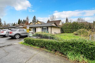 Jennings Lodge Apartments in Portland, OR - Building Photo
