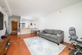 20 Newport Pkwy in Jersey City, NJ - Building Photo - Building Photo