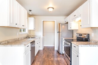 2012 N Cambrian Ave in Bremerton, WA - Building Photo - Building Photo