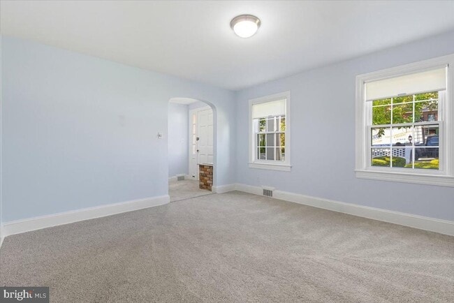property at 33 N Fenwick St