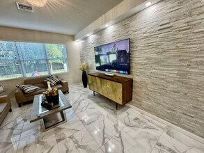 4334 Ficus St in Hollywood, FL - Building Photo - Building Photo