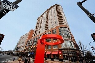 807 Davis St in Evanston, IL - Building Photo