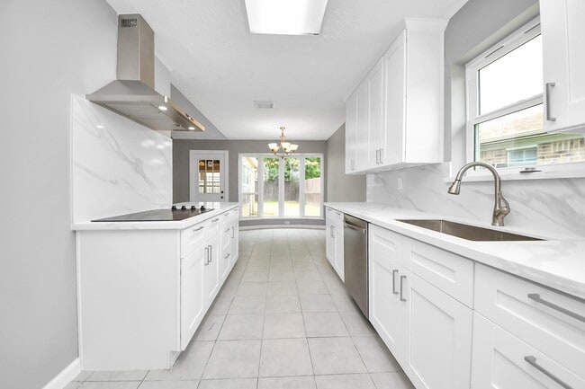 10707 Shannon Hills Dr
