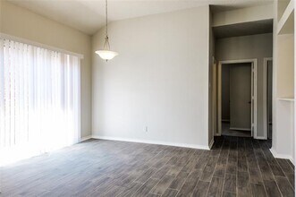 1936 Pine Ridge Dr in Bedford, TX - Building Photo - Building Photo