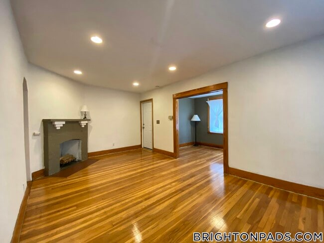 27 S Crescent Circuit in Boston, MA - Building Photo - Building Photo