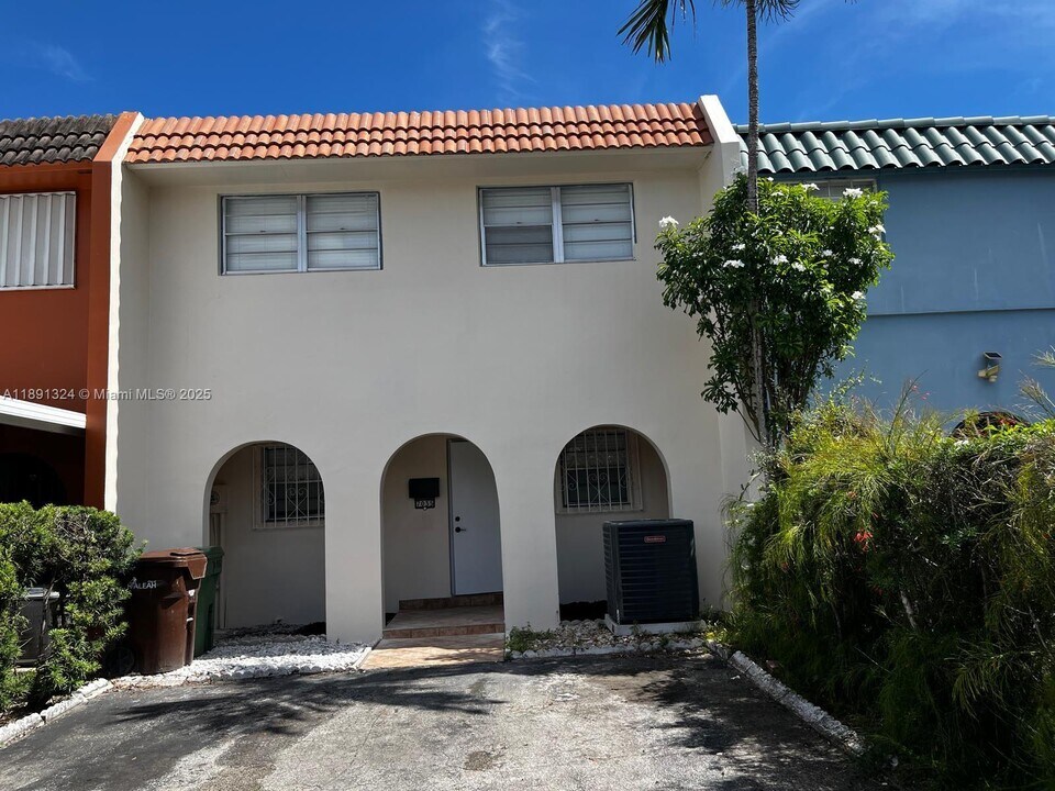 7035 W 3rd Ave in Hialeah, FL - Building Photo