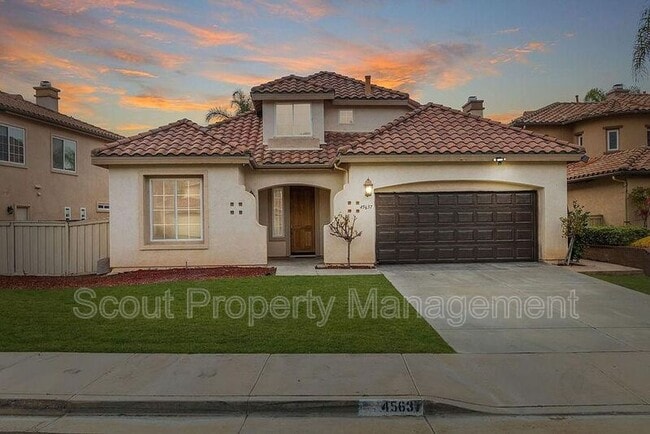 property at 45637 Vía Puebla