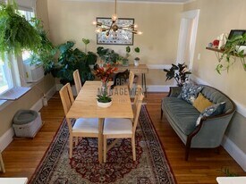 88 Warwick Rd, Unit 1 in Newton, MA - Building Photo