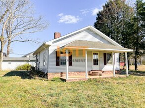 201 Powdersville Main in Easley, SC - Foto de edificio - Building Photo